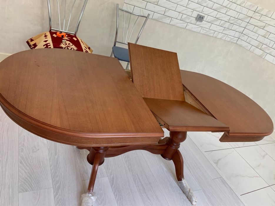 Стол кухонный или гостиной