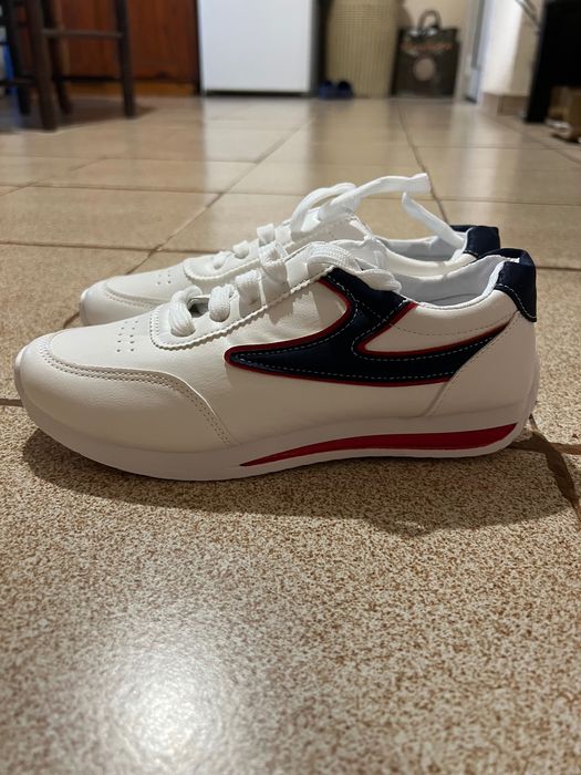 Чисто нови дамски маратонки