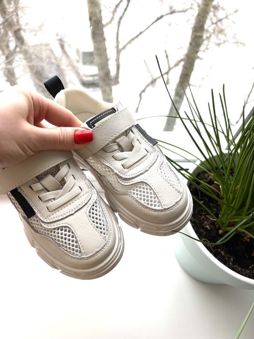 Продам кроссовки новые