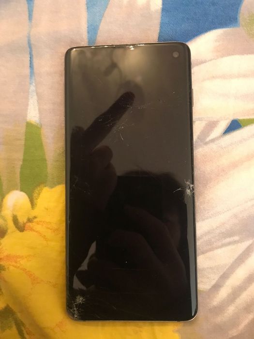 Обменяю самсунг с10