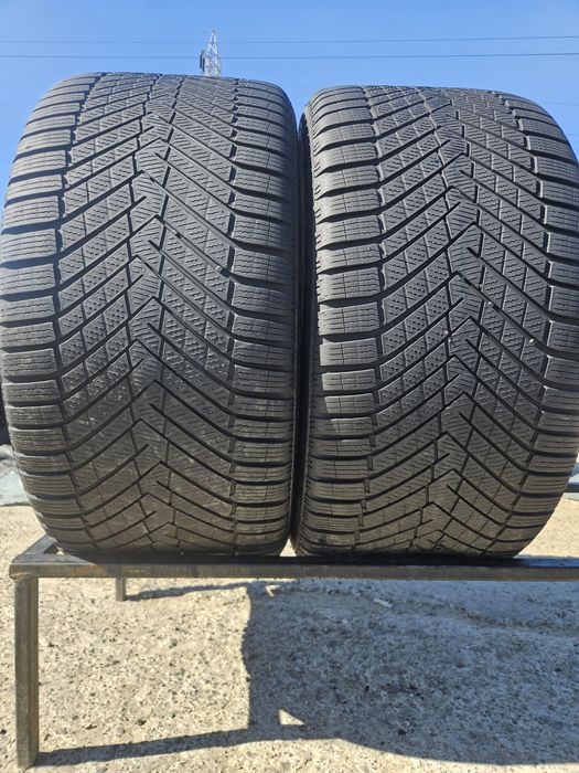 Vând 2 anvelope iarna 315/35/22 315/35r22 PIRELLI