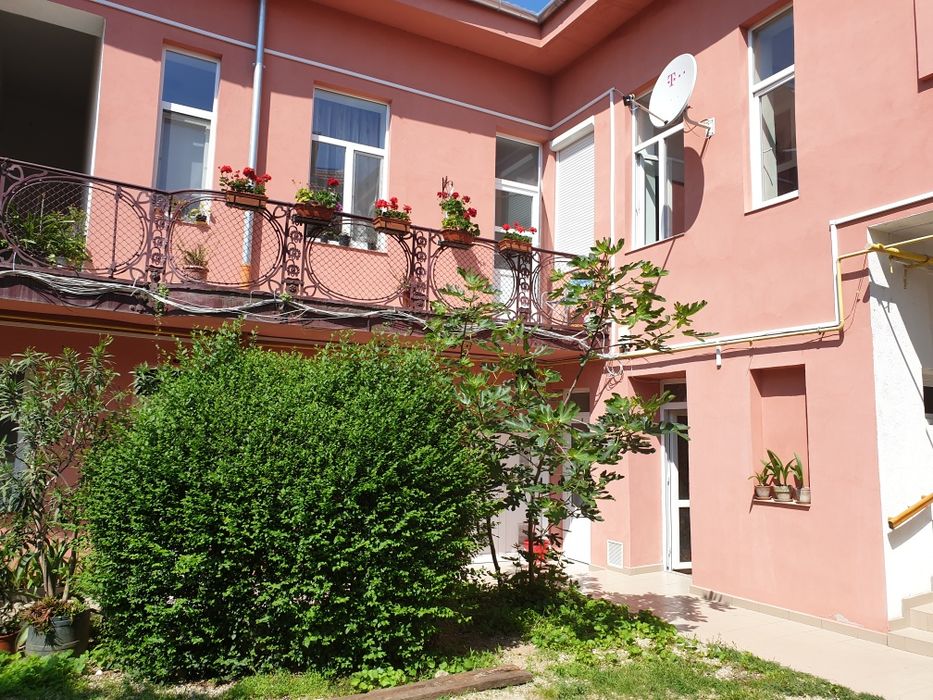 Dau in chirie 2 camere ultracentral pe termen lung
