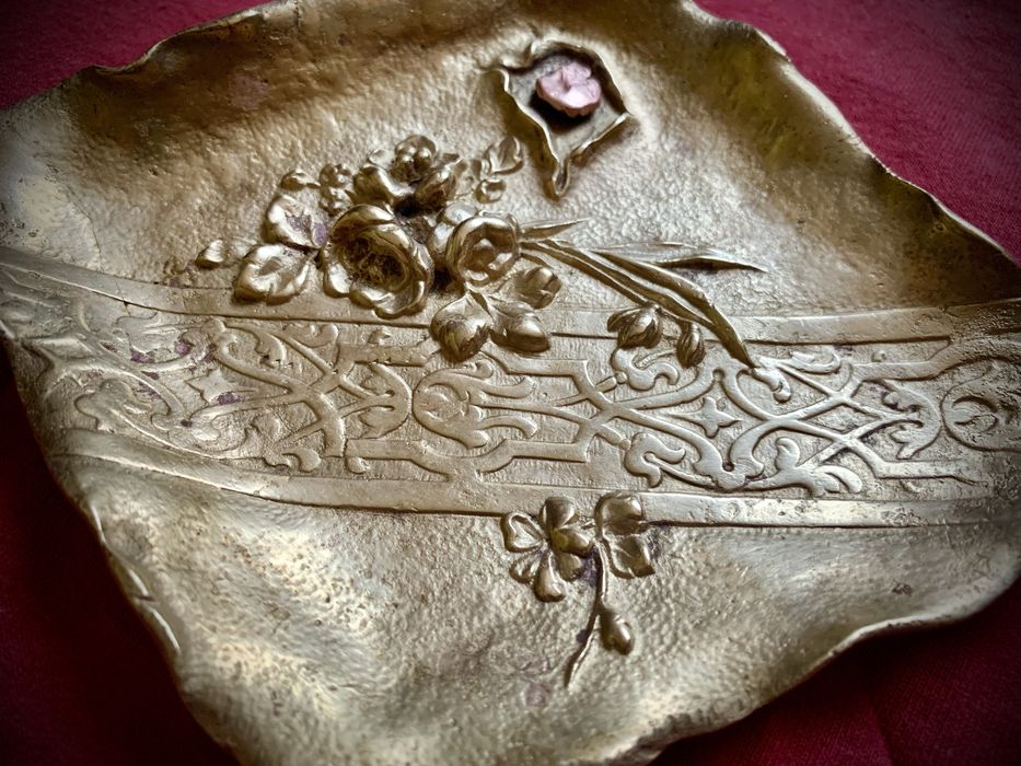 Tǎvițǎ vide-poche din bronz