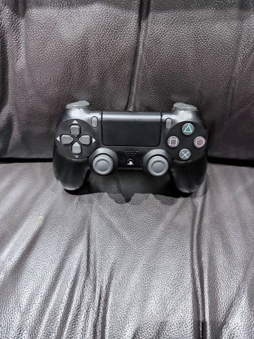 PlayStation 4 с кутия