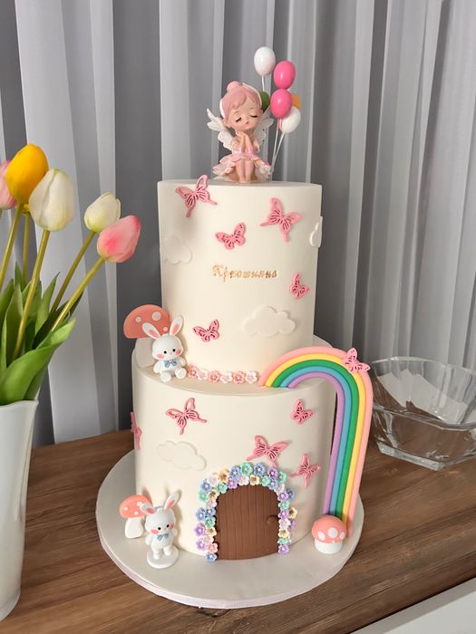 Бутафорна торта с фея