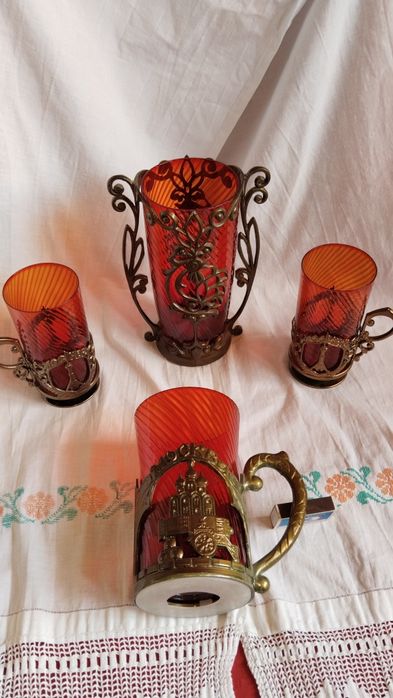 Ваза,кружка и двастакана в металлическом обрамлении