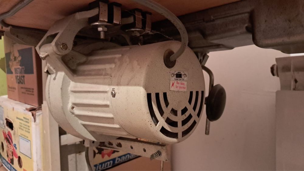 Продам срочно швейную машинку