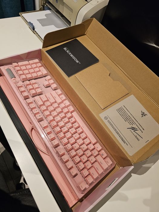 Tastatura Roz Razer BlackWidow V3 Gaming Quartz Mecanica; Green Switch; RGB; Cutie originala