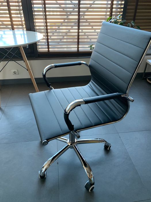 Офис Стол Tiffany - мостри - 24м гаранция