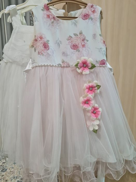 Продаю детские нарядные платья