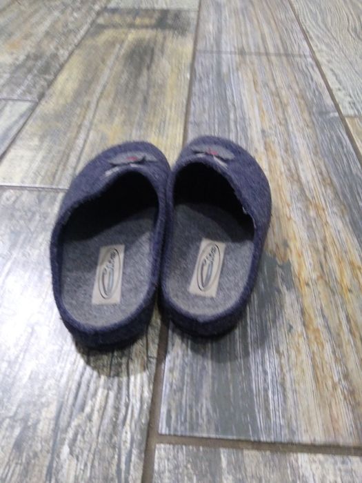 Продам домашние тапочки с оленем.