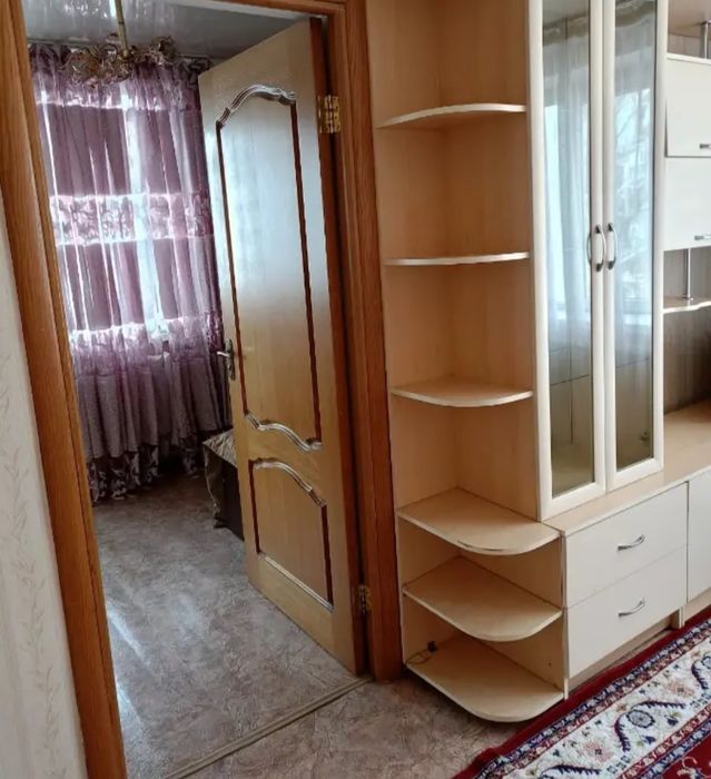 продам 2-х ком. центр 3-этаж