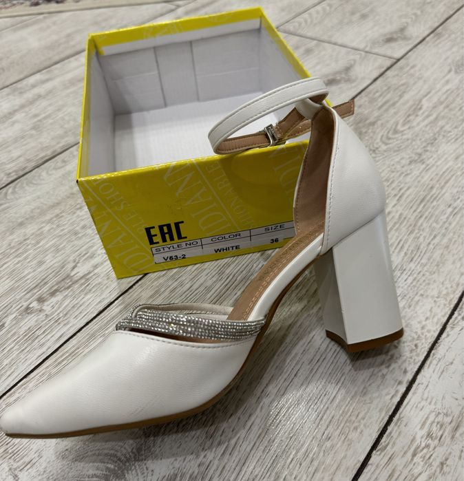 Новые туфли. Размер: 36. Цвет: белый.