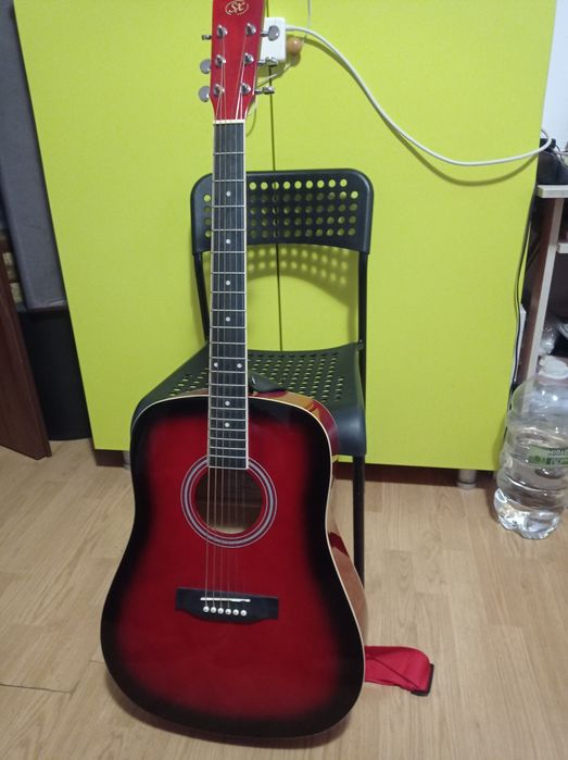 CHITARA ACUSTICA,SUNET CLAR SI FRUMOS,NOUA + HUSA SI Microfon Acustic .Pret - 750 Negociabil .