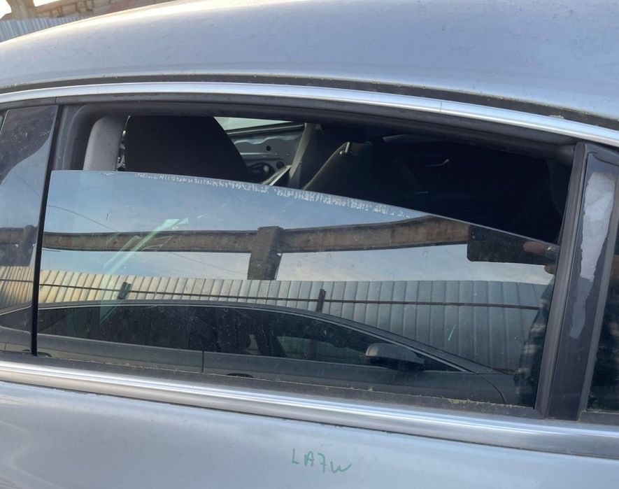 Geam usa spate vw passat cc