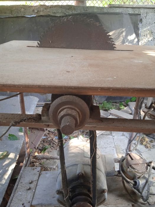 Продавам циркуляр