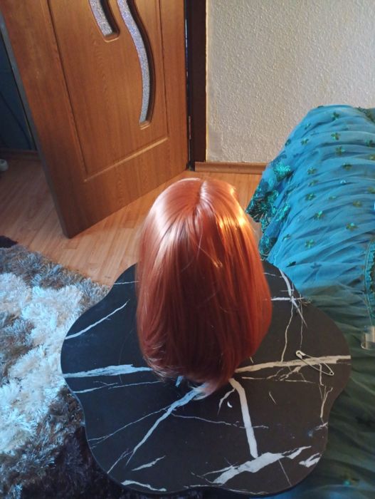 Peruca culoare roșu aramiu