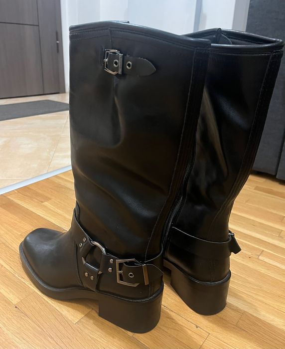 Tall winter cowboy style boots