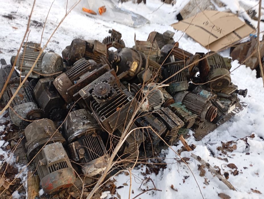 Продам электромоторы редукторы