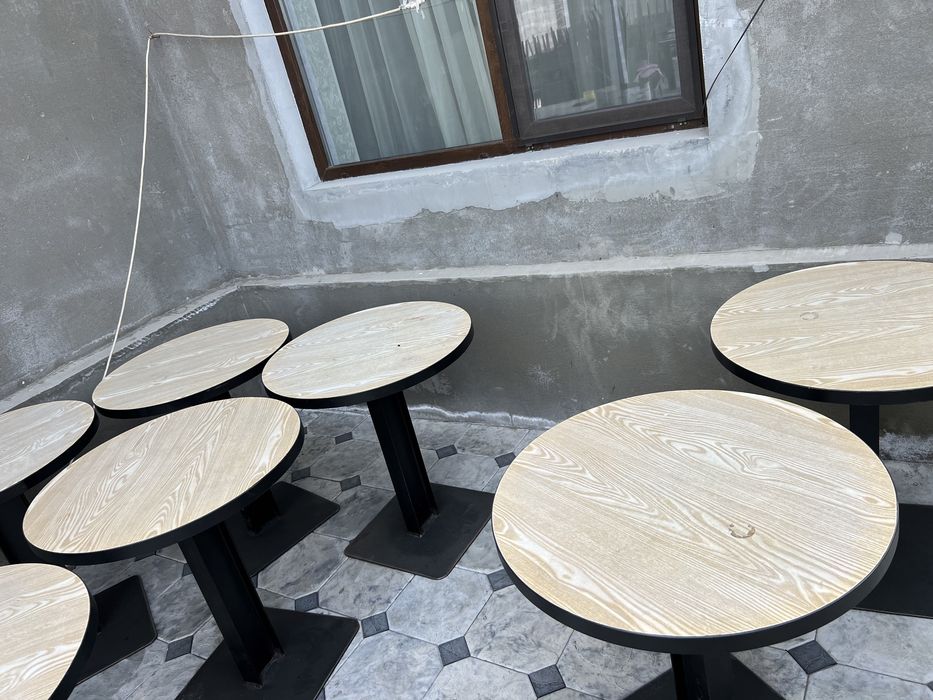 Продам столы и кресла