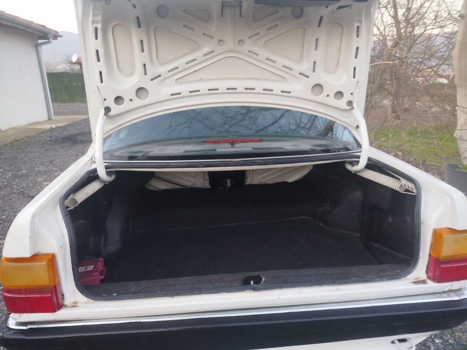 Продавам Audi 100 2.2 i 1990г