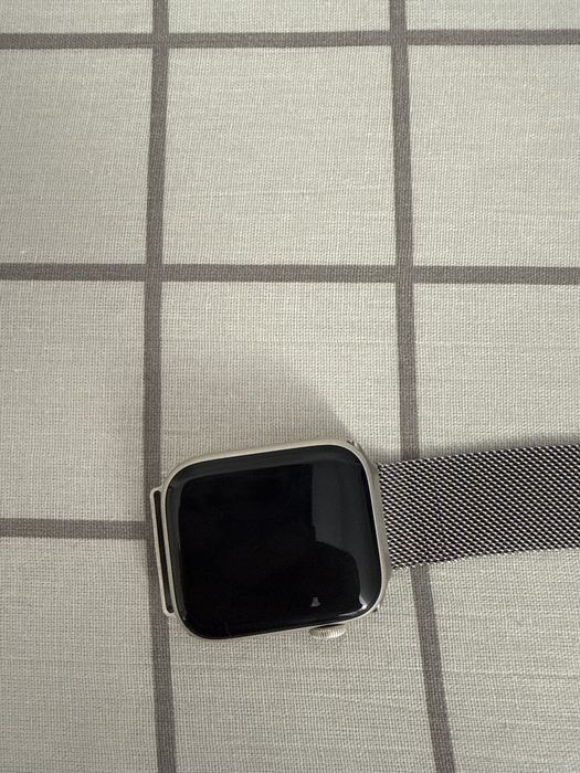 Apple watch.   Se