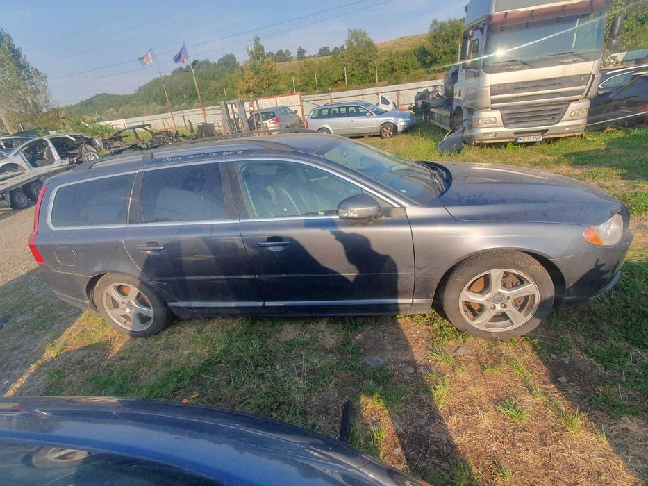 Dezmembrez Volvo V70 SE D3 2.0 D 2010