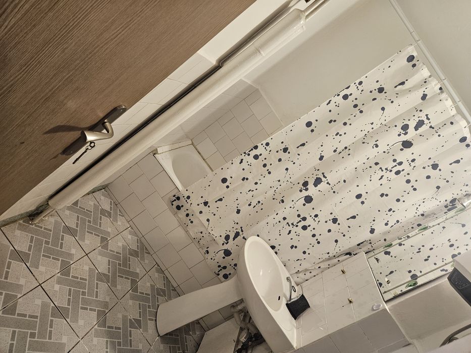 Închiriez garsonieră