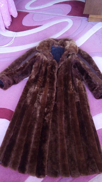 Продам натуральную шубу б/у  46-48 размер 20000 тенге