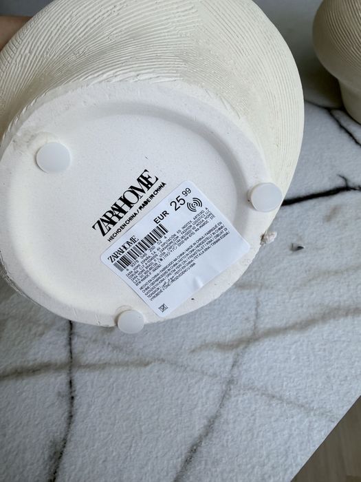 Стилни вази от Zara Home