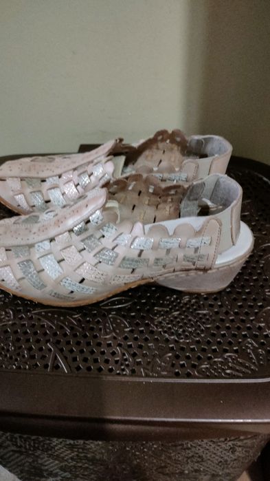 Дамски сандали от естествена кожа в отлично състояние