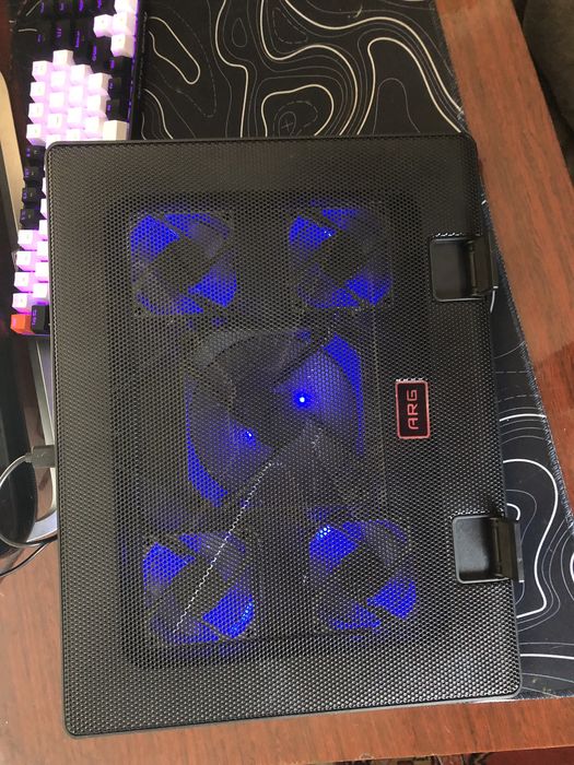 Продам НОВУЮ подставку для ноутбука