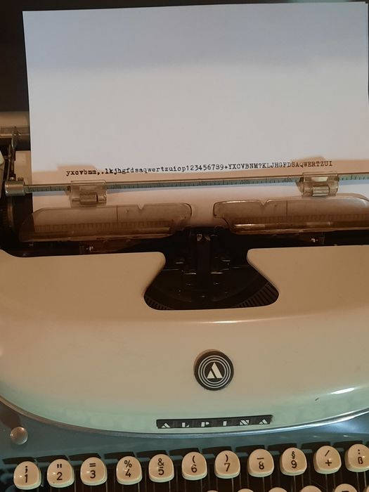 Mașină de scris Alpina funcțională