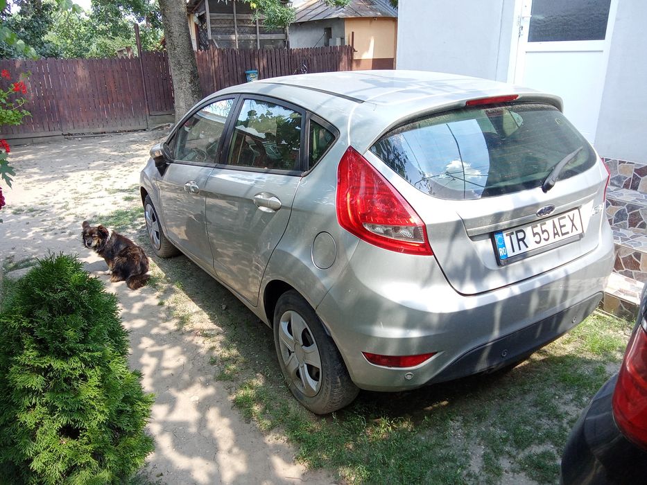 Ford fiesta 2010. Pentru piese sau reparatii.