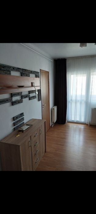 Închiriez garsonieră
