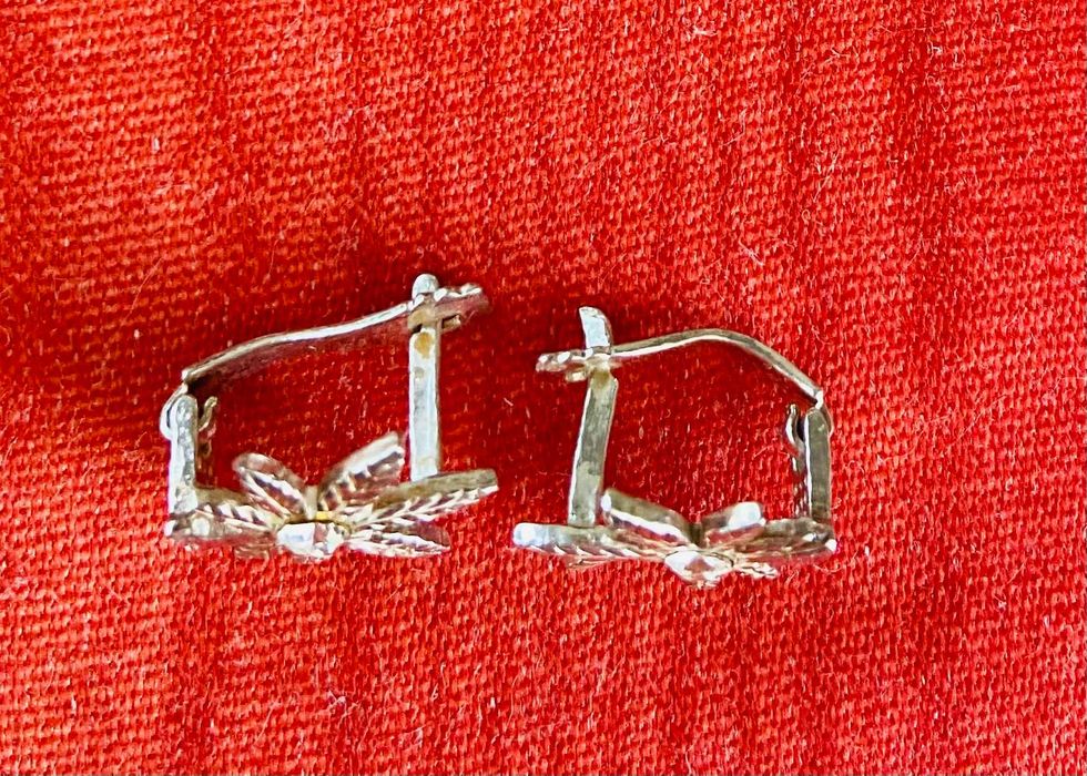 Сребърни обеци – цветенца с цирконий ...