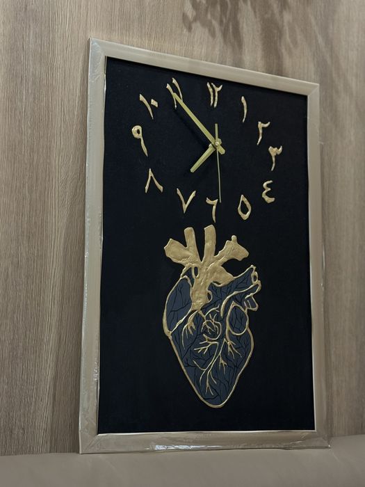 Дизайнерские часы  ручной работы с текстурной пастой