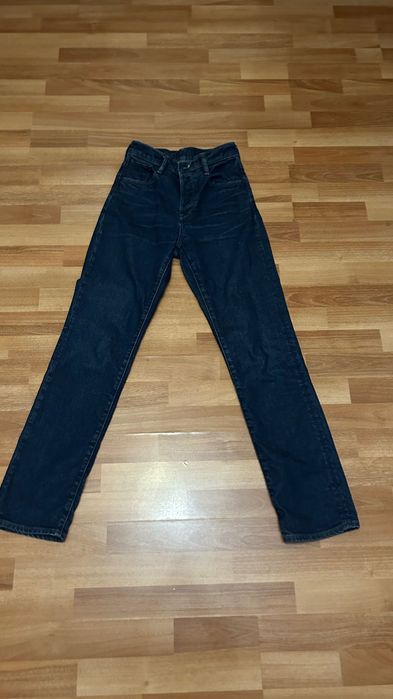 Тъмно сини прави дънки