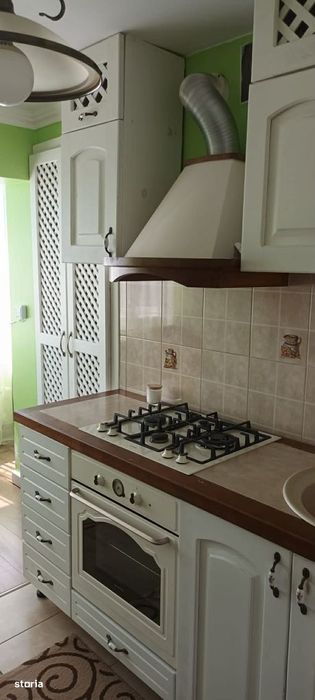 Apartament de 3 camere zona BARTOLOMEU,