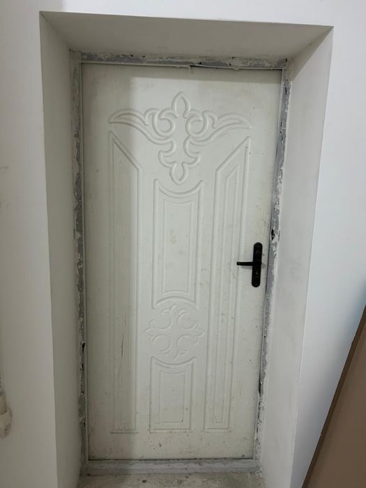 Продам металлическую дверь