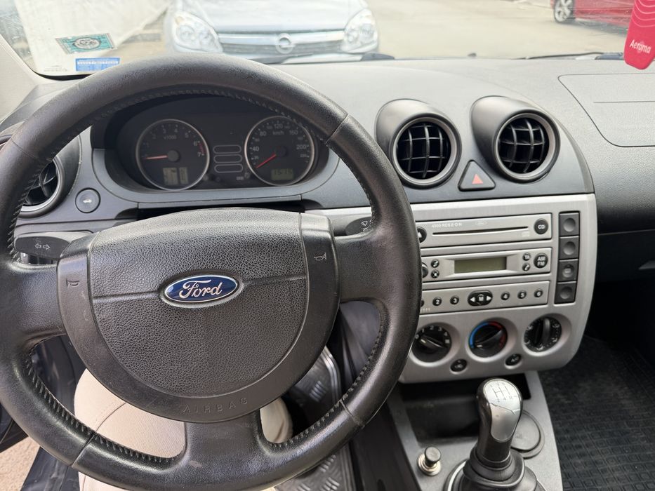 Ford Fiesta 1.6 benzina si CNG