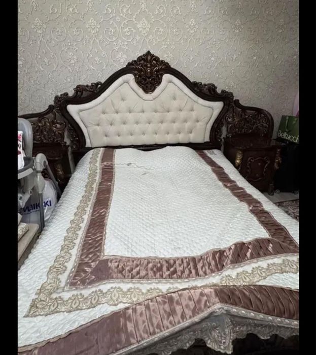 Двухспальная кровать