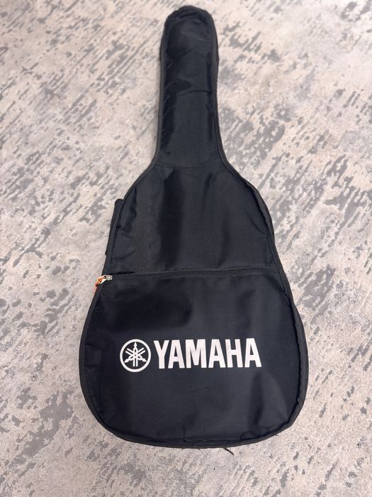 Продаю гитару YAMAHA C40 M
