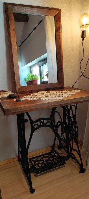 Огледало с рамка от орех