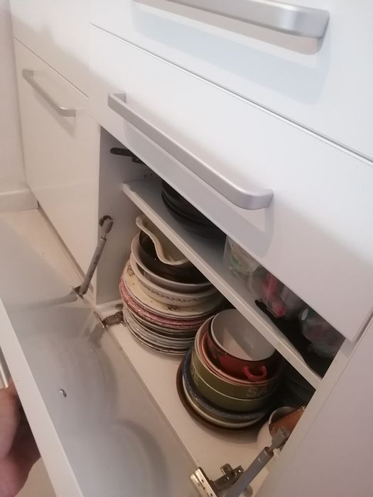 Mobila de bucatarie complexa  de marime mai micuța cu insula făcută la comanda +chiuveta