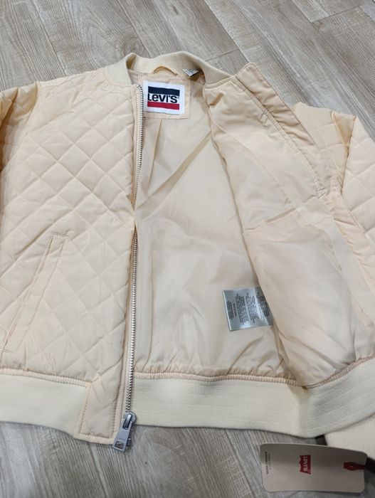 Ветровка.Новая утепленная  Levi's,xs размер