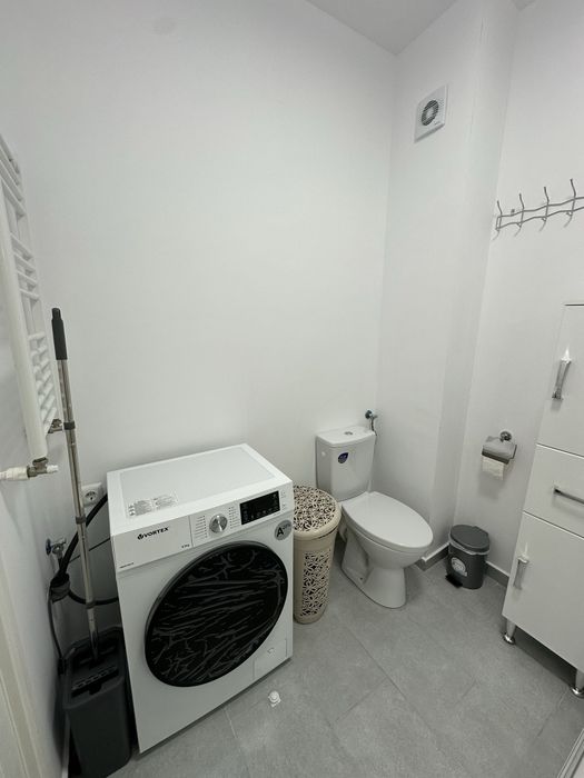 Inchiriez garsoniera (studio)