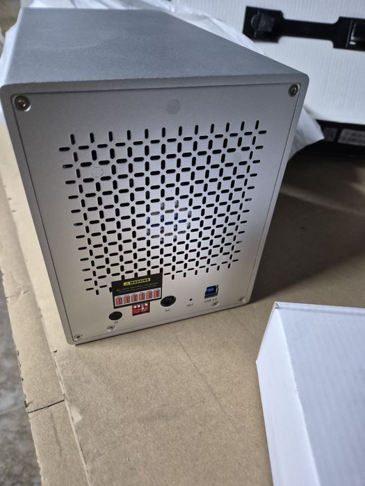 Кутия за твърд диск Yottamaster 5 Bay RAID , 5 x 16 TB 3.5/2.5
