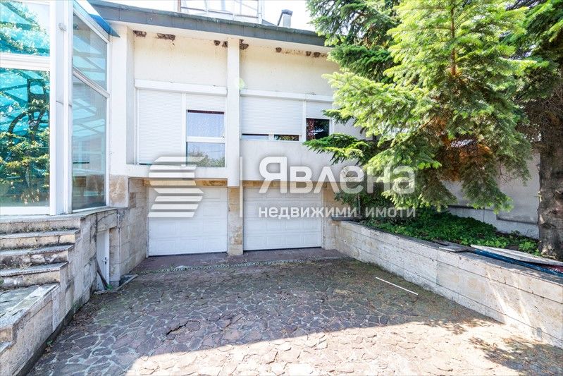 Продава се Къща в Банкя - 700 кв.м за 850 €/кв.м - Снимка #2