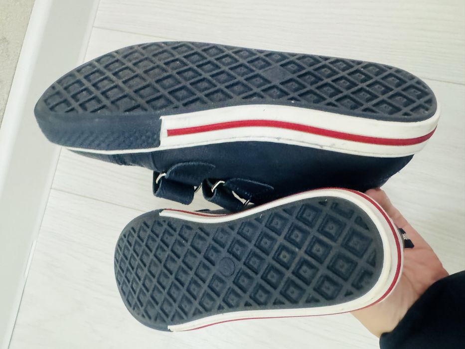 Кроссовки новые 32 р